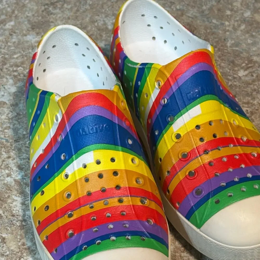 Native Jefferson Kids Water Rainbow Striped Slip on Casual Shoes Size J2